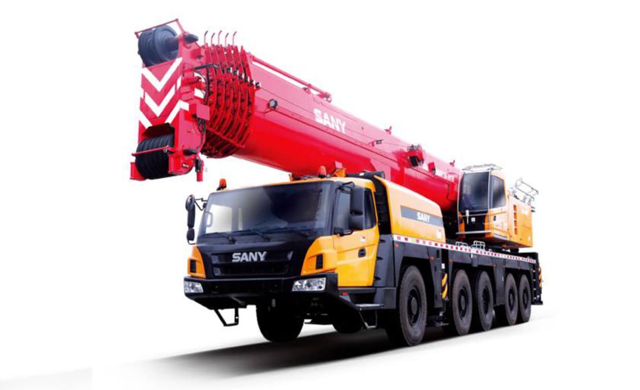 Tyre mounted crane